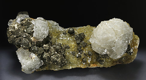 Calcite with Pyrite et Fluorite