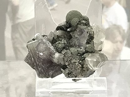 Fluorapatite with Quartz, Muscovite and Chlorite