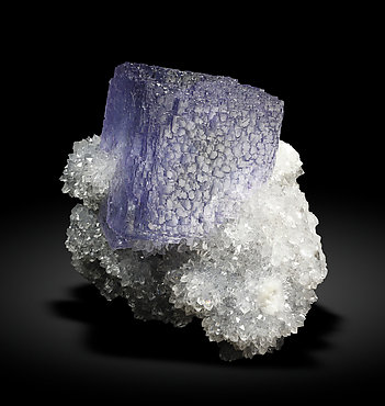 Fluorite on Quartz. Photo: Joaquim Call�n