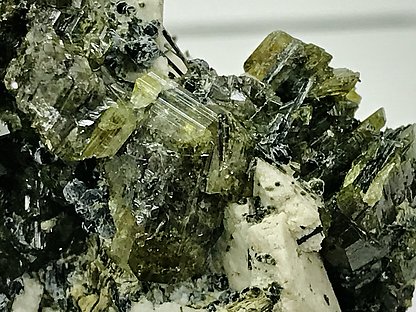 Titanite on Microcline with Ferro-actinolite