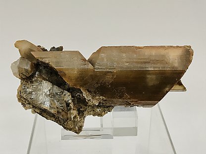 Gypsum with inclusions