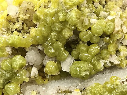 Pyromorphite With Baryte and Quartz