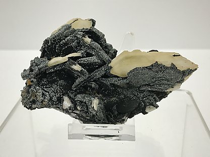Baryte with Pirolusite