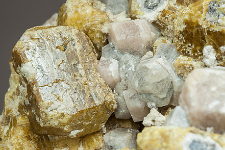 Vesuvianite with Grossular