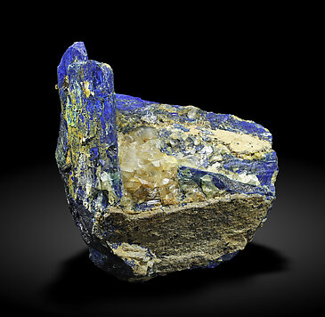 Chalcostibite with Azurite and Malachite. Front / Photo: Joaquim Calln