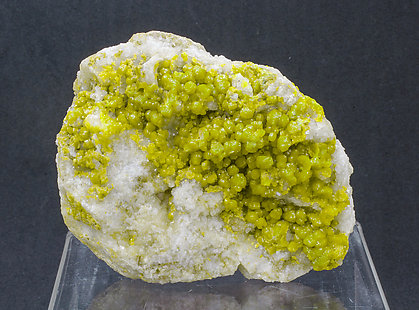 Pyromorphite on Quartz