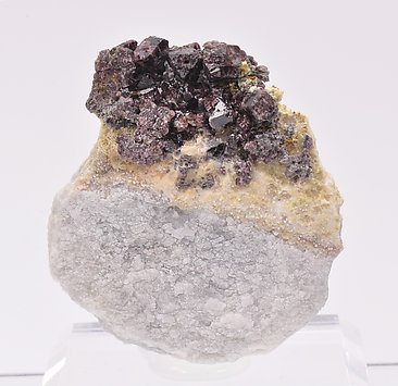 Spinel on Calcite