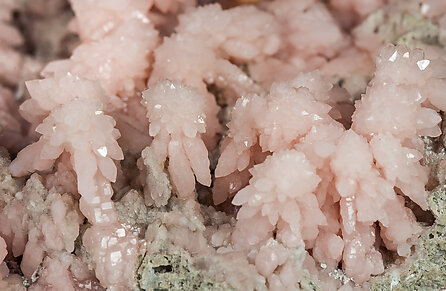 Quartz (variety rose quartz)