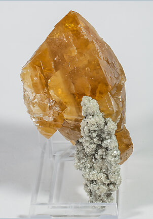 Scheelite with Muscovite