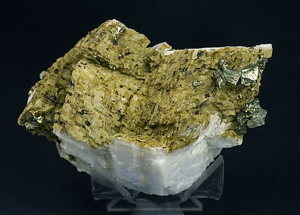 Chalcopyrite with Dolomite and Calcite