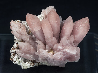 Quartz (variety rose quartz)