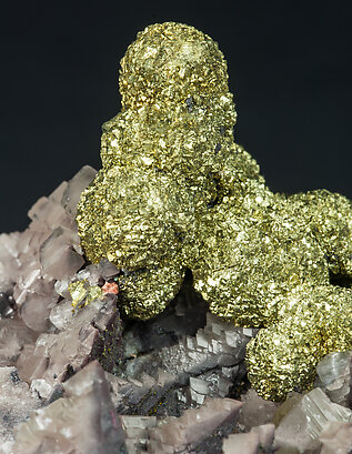 Chalcopyrite with Calcite