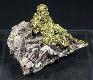 Chalcopyrite with Calcite