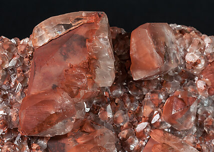 Calcite with iron oxides inclusions