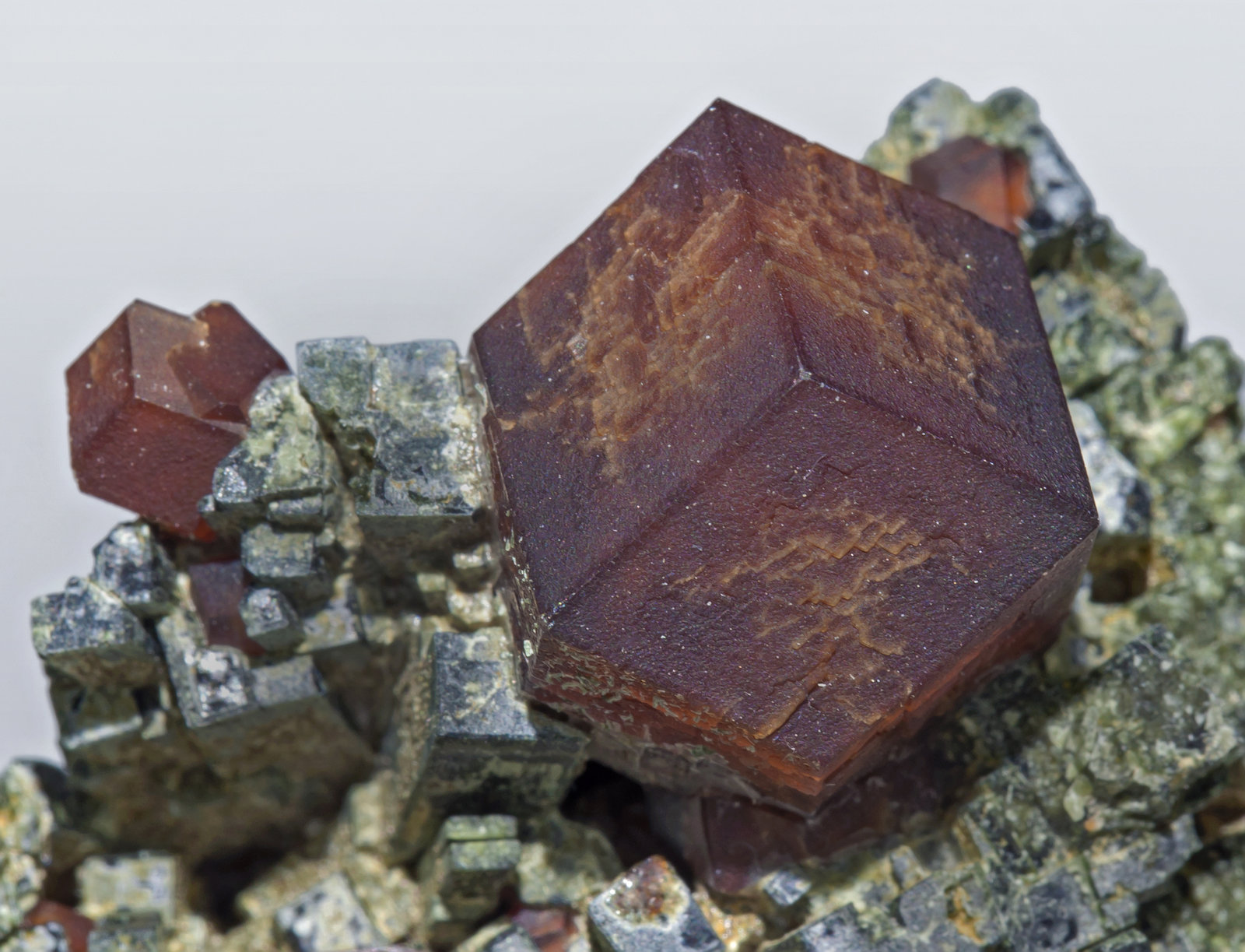 specimens/s_imagesAA3/Andradite-EQ27AA3d2.jpg