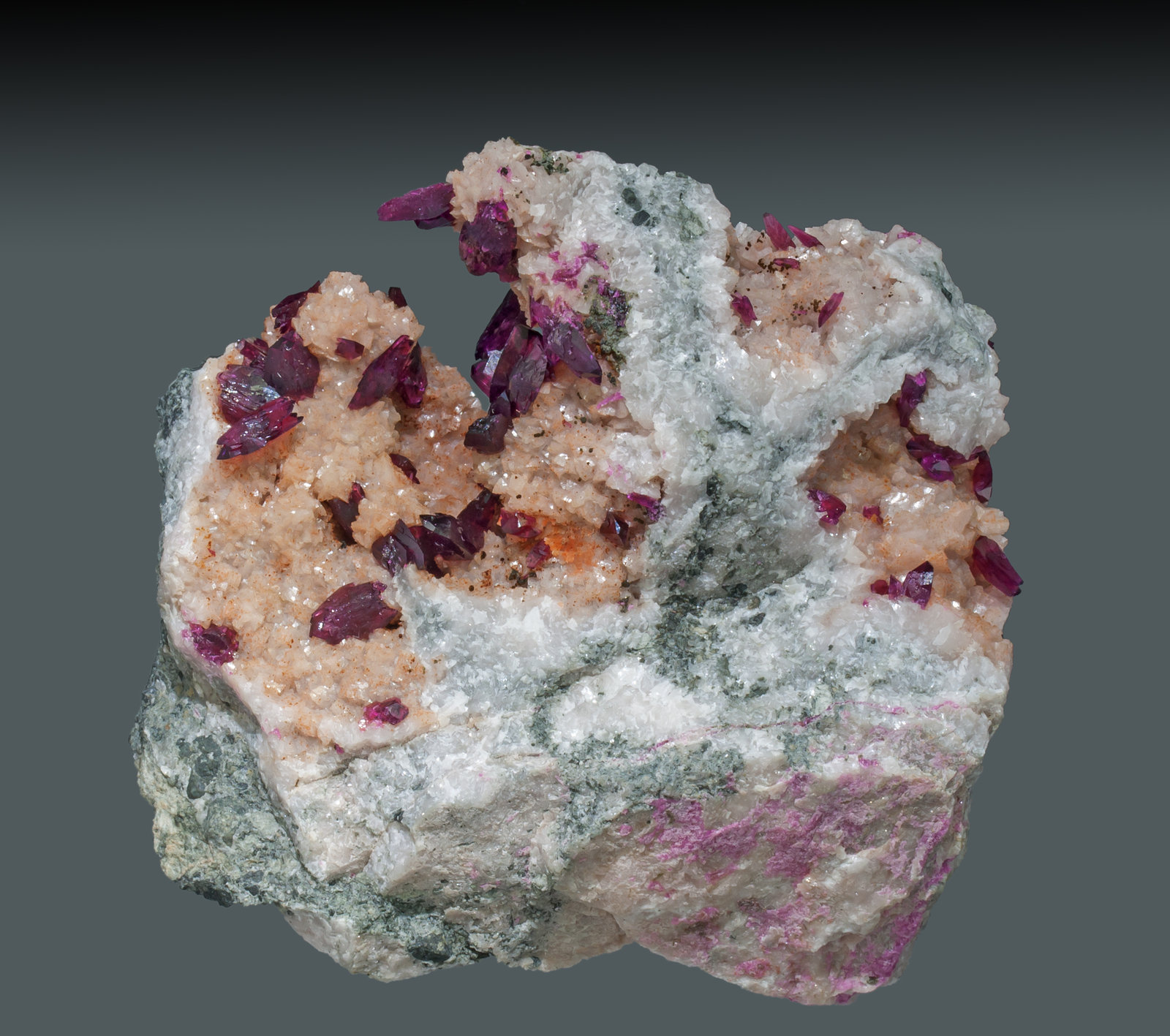 specimens/s_imagesAA4/Roselite-EA30AA4f.jpg