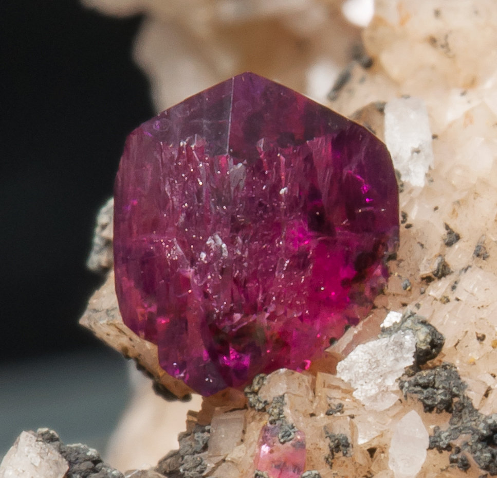 specimens/s_imagesAA4/Roselite-EB13AA4d.jpg