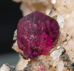 Mg-rich Roselite with Cu-rich Cobaltaustinite and Cobaltlotharmeyerite on Dolomite. 