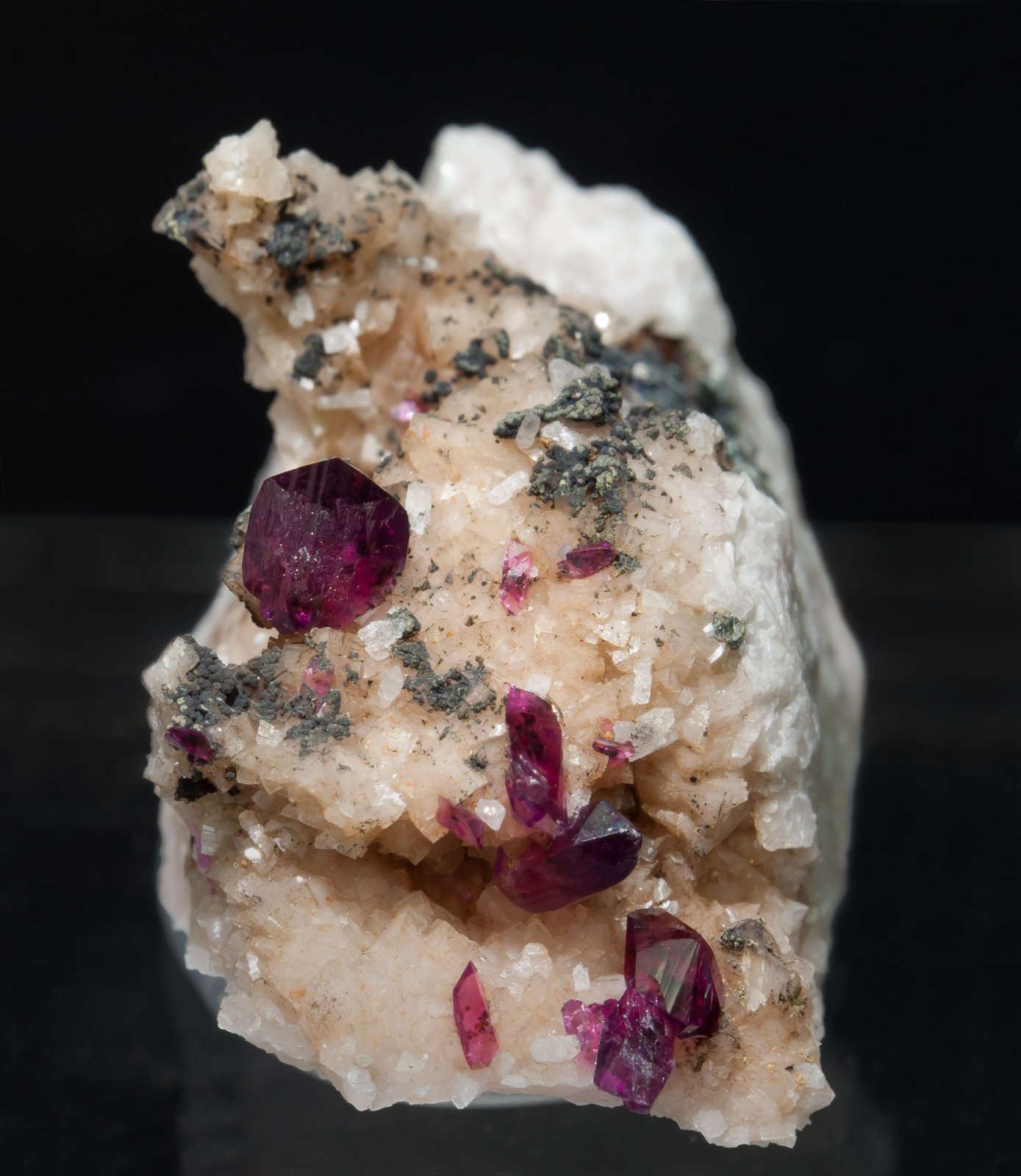 specimens/s_imagesAA4/Roselite-EB13AA4f.jpg