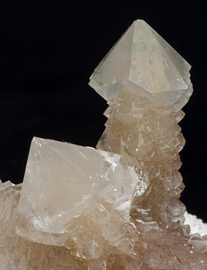 Quartz with inclusions, Calcite-Dolomite and Magnetite. 