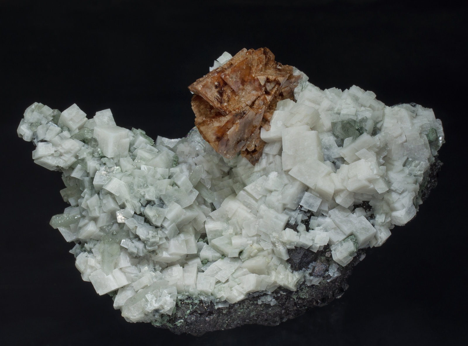specimens/s_imagesAA8/Genthelvite-EQ26AA8f.jpg