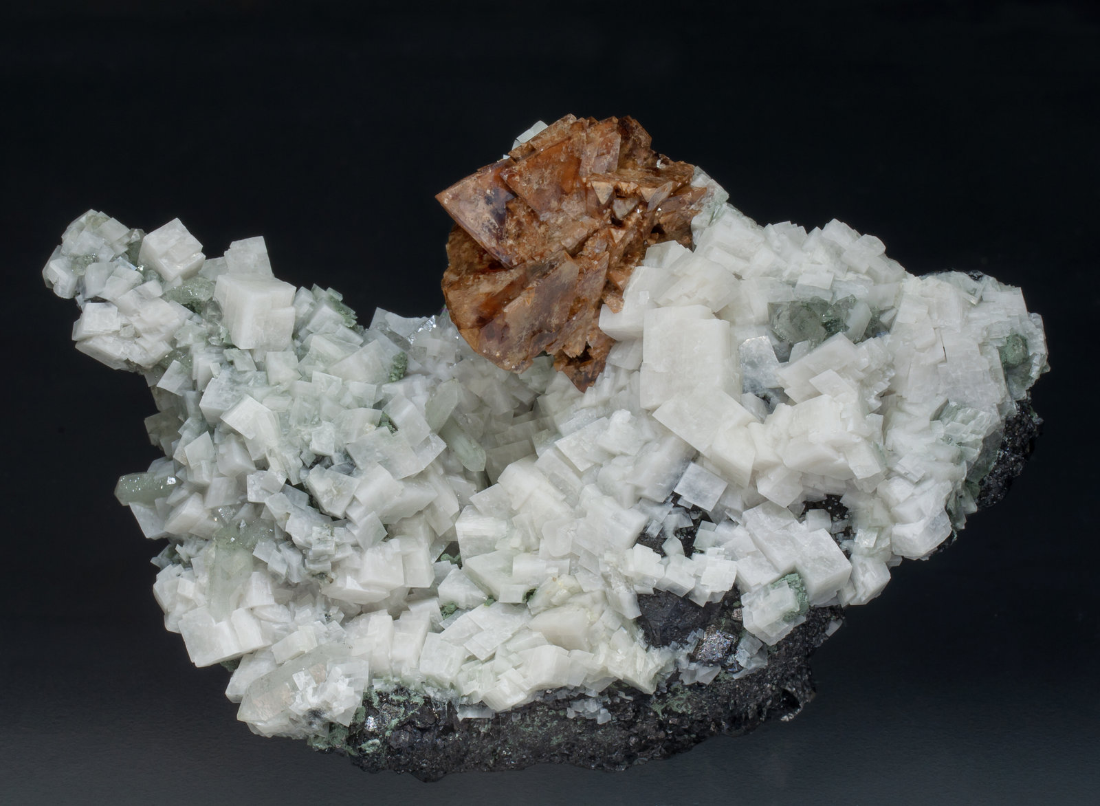 specimens/s_imagesAA8/Genthelvite-EQ26AA8s.jpg