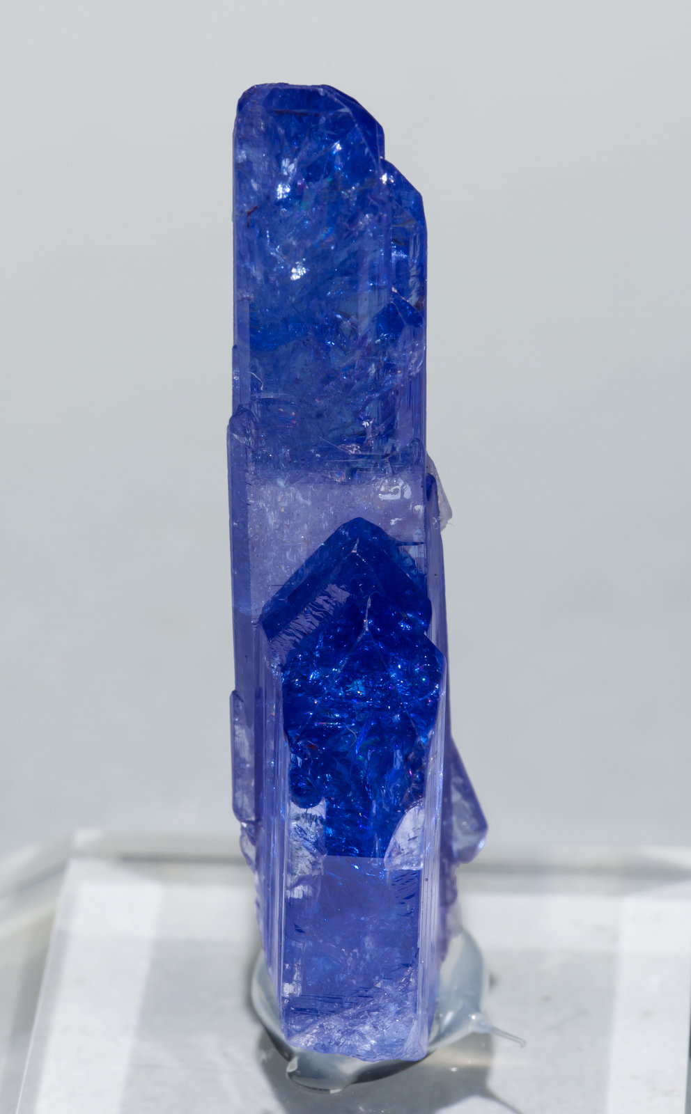 specimens/s_imagesAA8/Zoisite_tanzanite-MX89AA8f.jpg