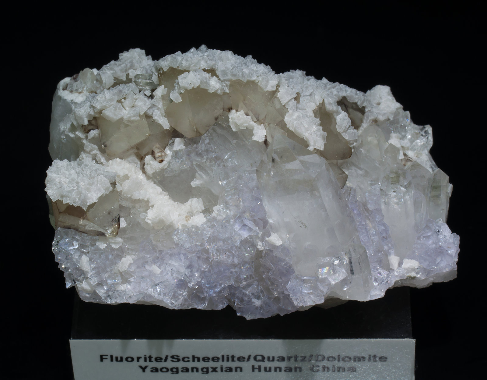 specimens/s_imagesAA9/Scheelite-FC67AA9f.jpg