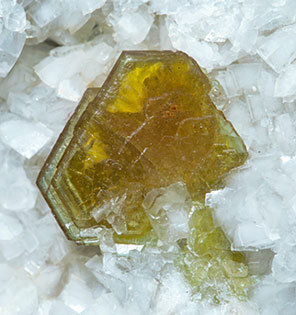 Hydroxylbastn�site-(Ce) with Dolomite, Calcite and Quartz. 