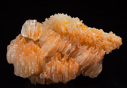 Chromium-rich Mimetite on Cerussite. Side