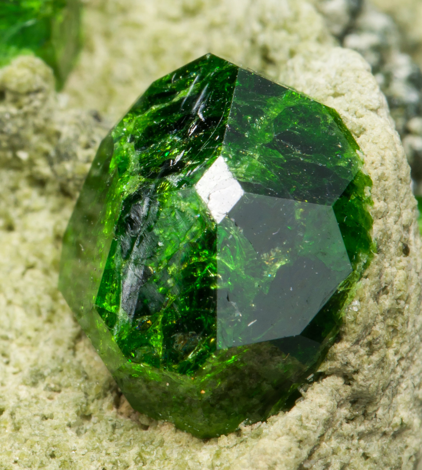 specimens/s_imagesAC6/Andradite_demantoid-EF98AC6d2.jpg