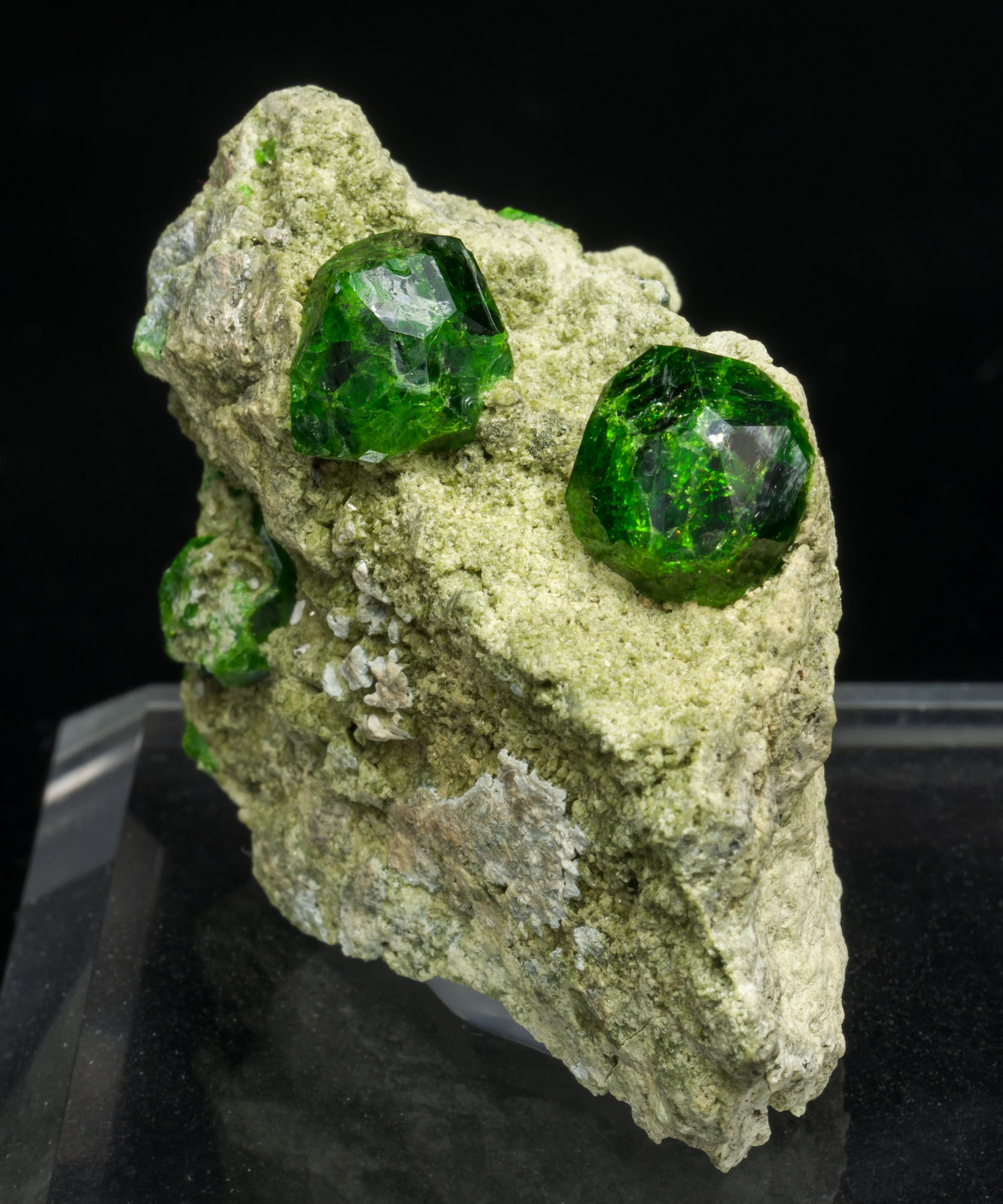 specimens/s_imagesAC6/Andradite_demantoid-EF98AC6f.jpg