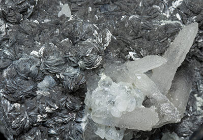 L�llingite with Quartz and Calcite. 