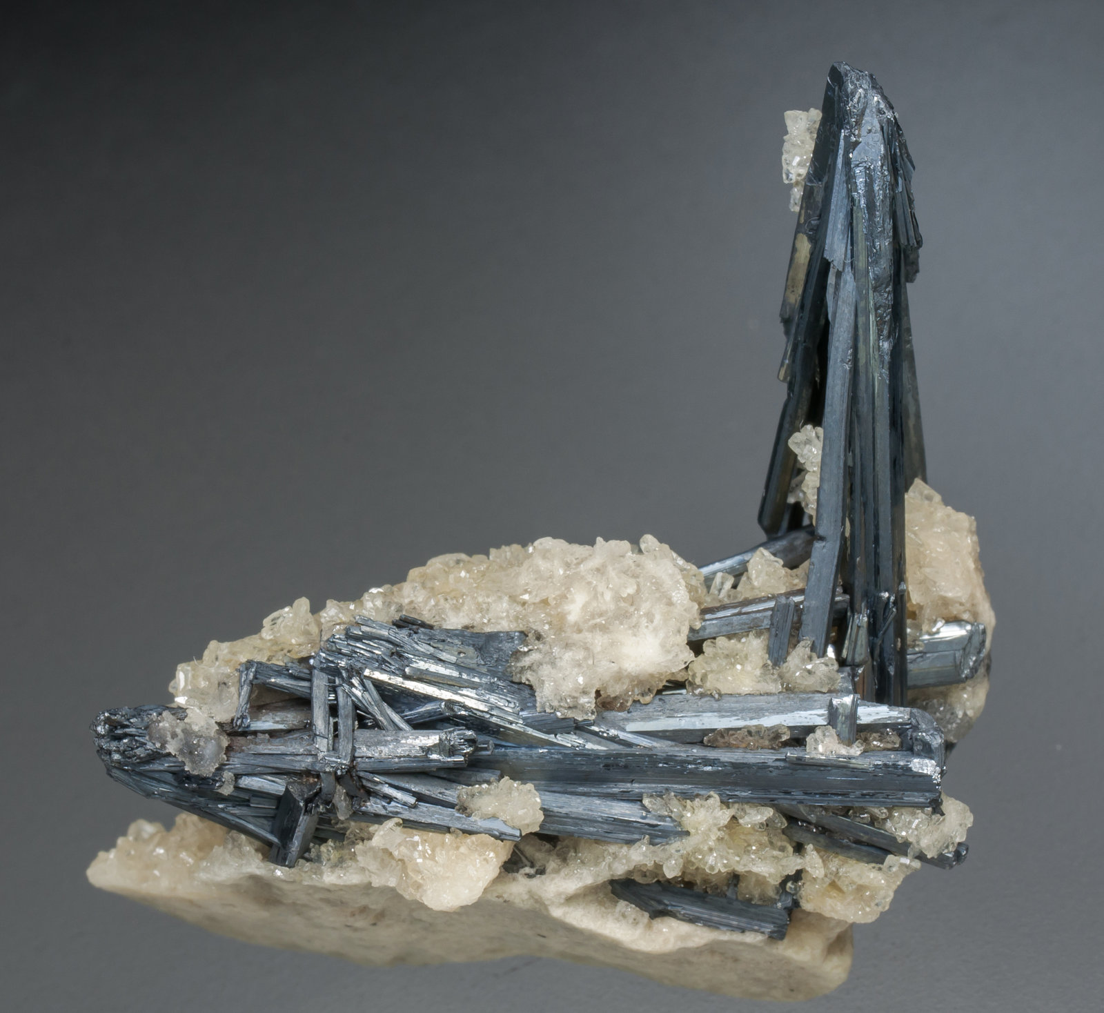 specimens/s_imagesAC7/Stibnite-DR26AC7f.jpg