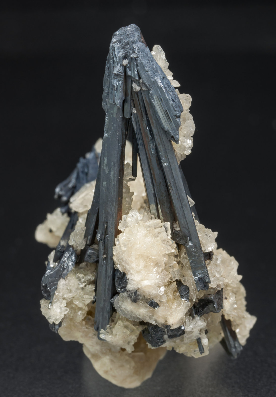 specimens/s_imagesAC7/Stibnite-DR26AC7s.jpg