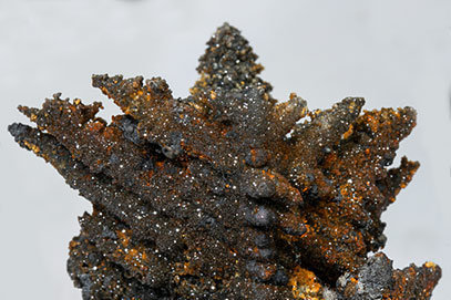 Willemite after Descloizite and Mimetite. 