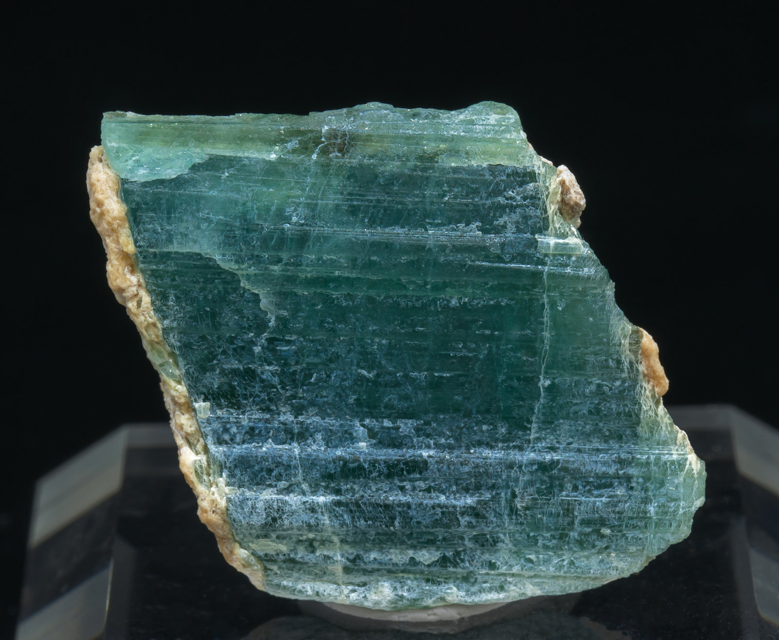 specimens/s_imagesAD0/Grandidierite-TR49AD0f.jpg