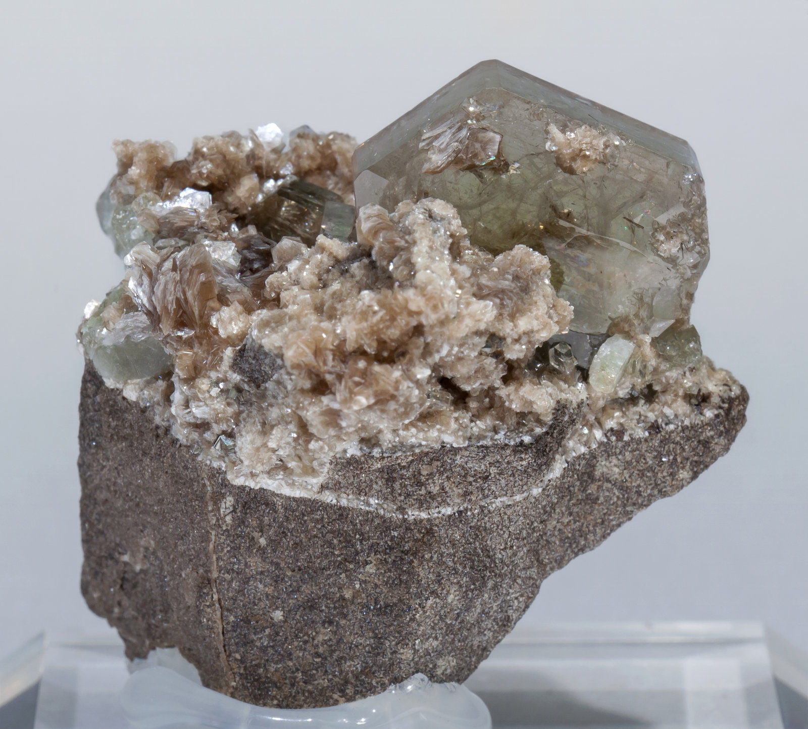 specimens/s_imagesAD2/Fluorapatite-NC62AD2r.jpg