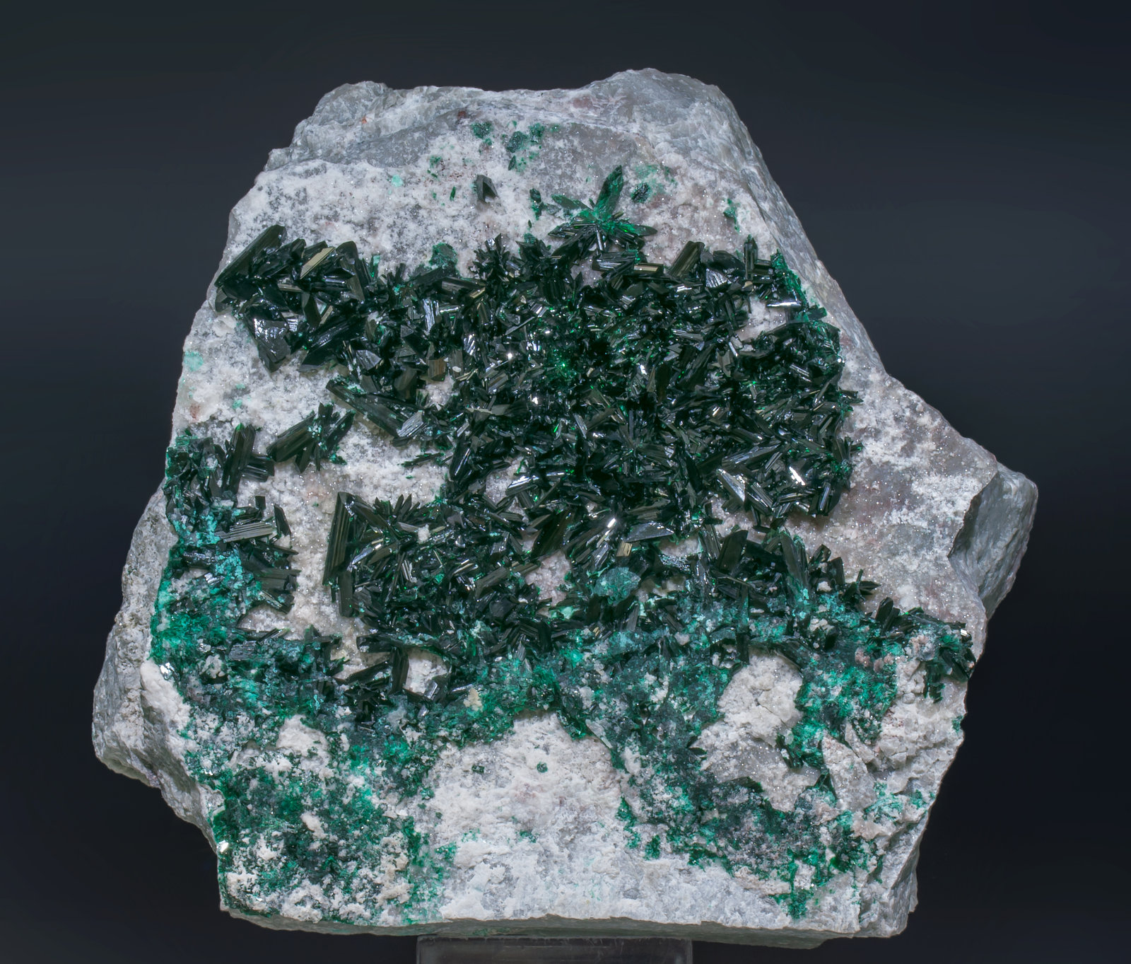 specimens/s_imagesAD3/Brochantite-TA97AD3f.jpg