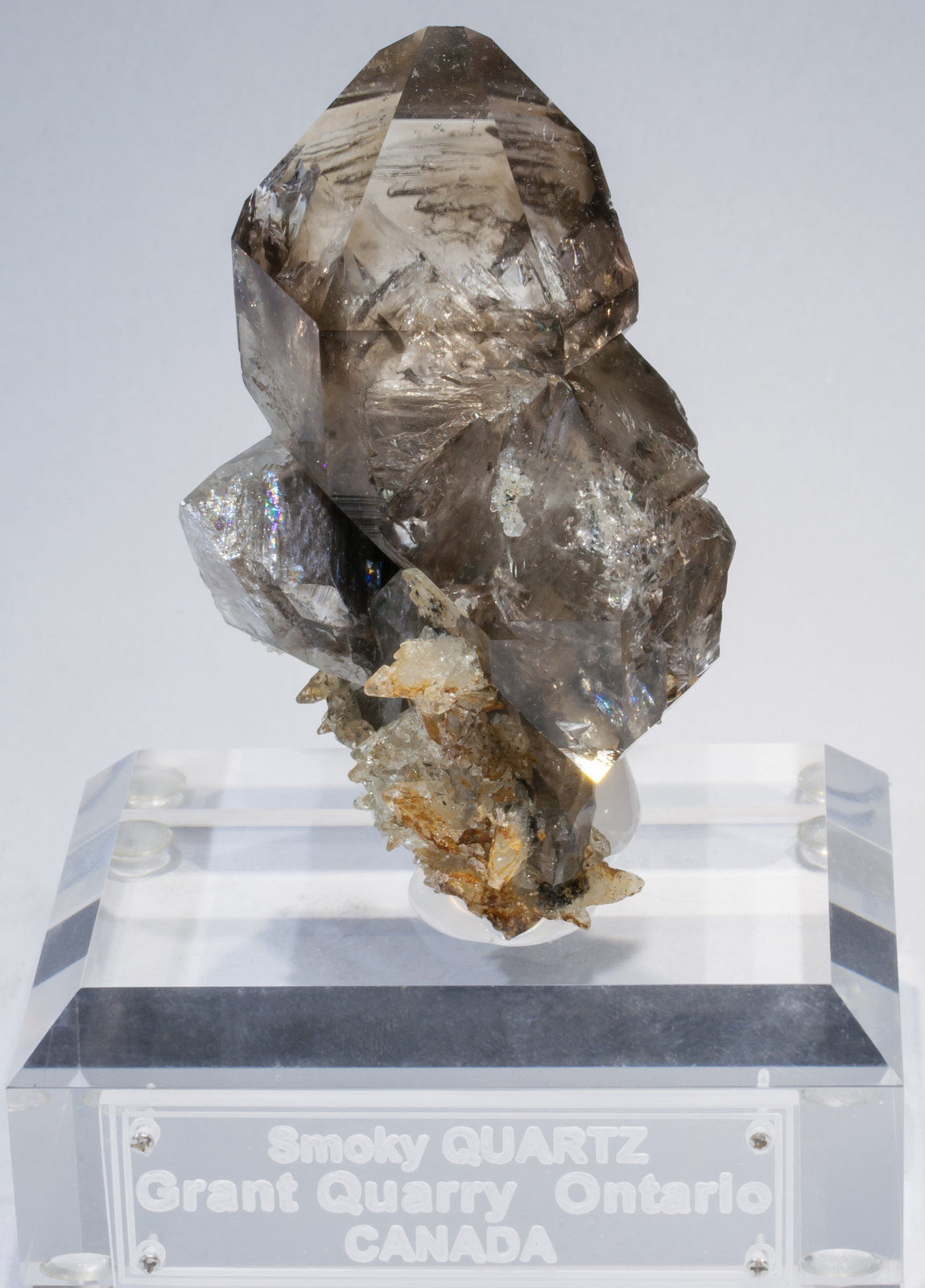 specimens/s_imagesAD3/Quartz_smoky-TH59AD3fp.jpg