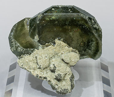 Fluorapatite with Calcite and Pyrite. Front