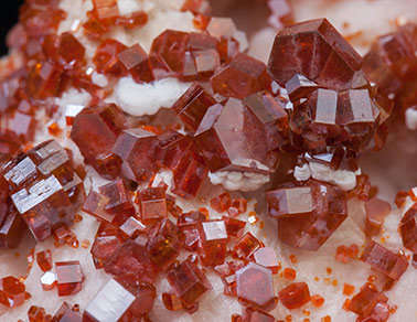 Vanadinite on Baryte. 