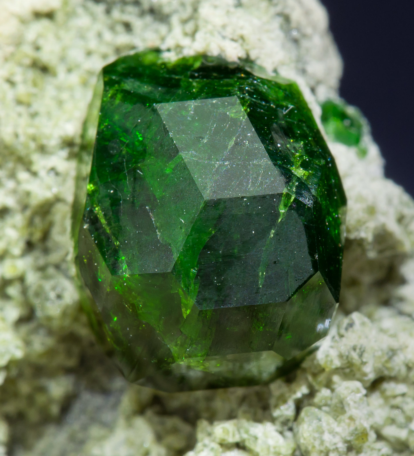 specimens/s_imagesAD9/Andradite_demantoid-TQ76AD9d.jpg