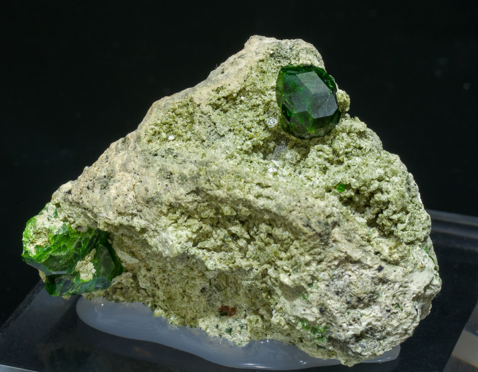 specimens/s_imagesAD9/Andradite_demantoid-TQ76AD9f.jpg