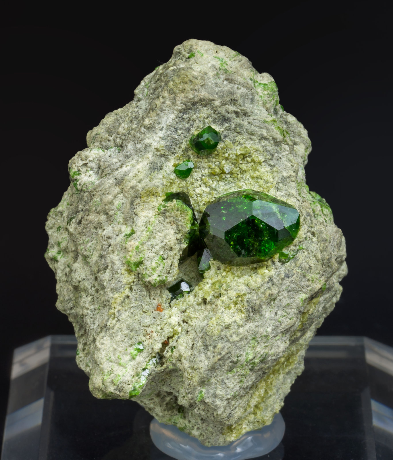 specimens/s_imagesAD9/Andradite_demantoid-TT27AD9f.jpg