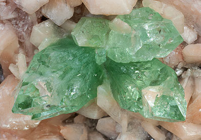 Fluorapophyllite-(K) with Stilbite-Ca. 