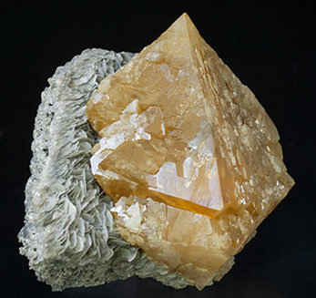 Scheelite with Muscovite. Side