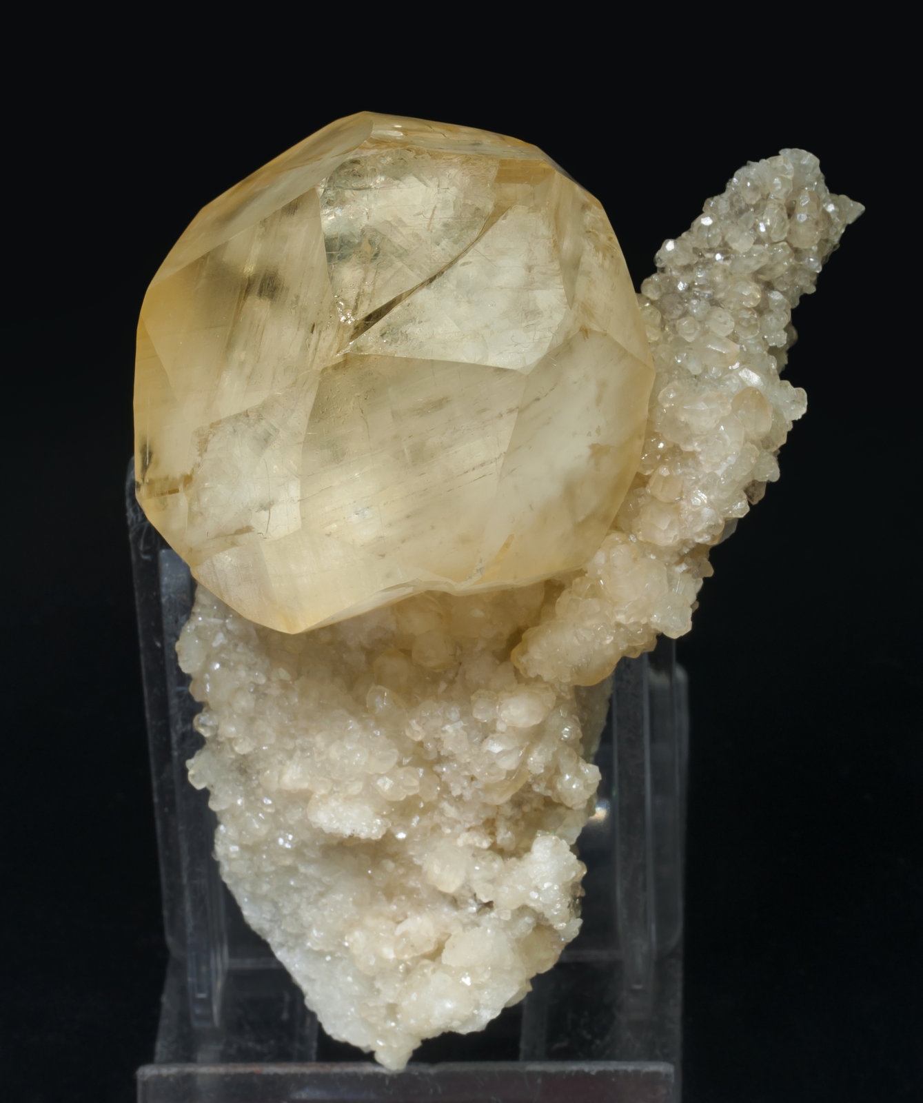 specimens/s_imagesAE2/Calcite-NM27AE2s.jpg