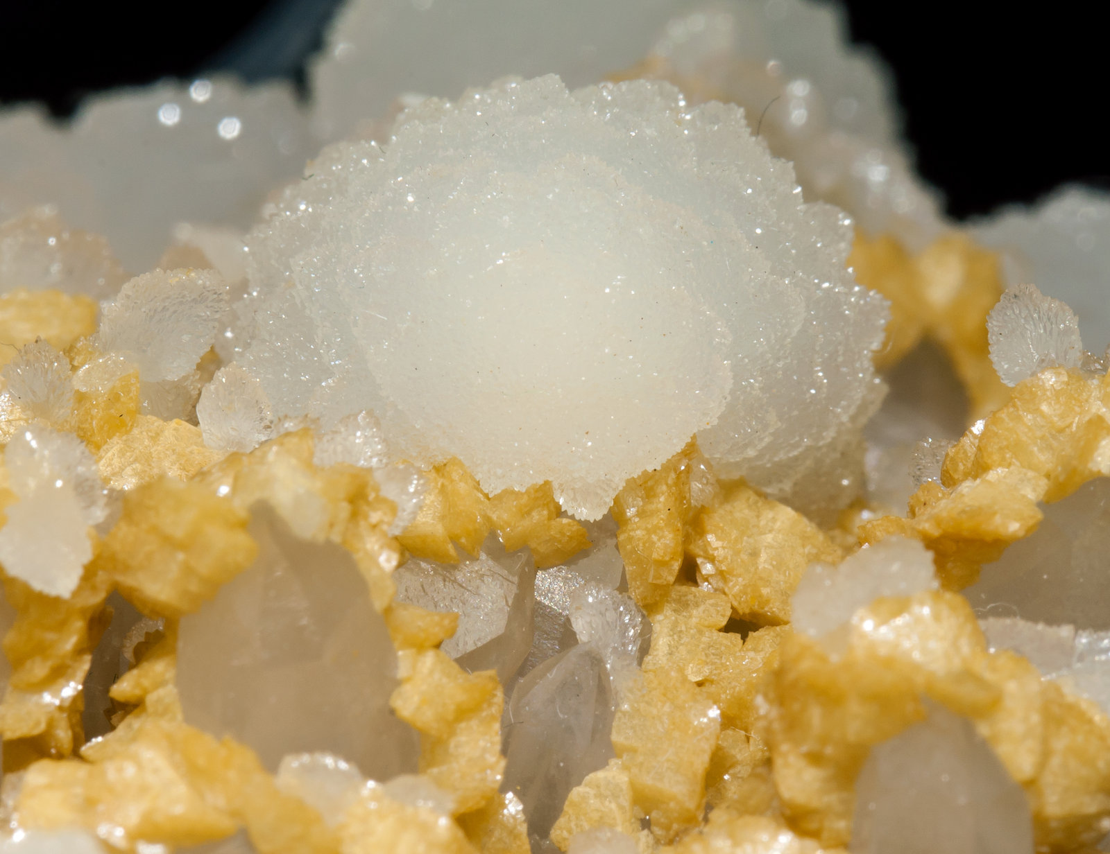 specimens/s_imagesAE3/Calcite-ME13AE3d.jpg