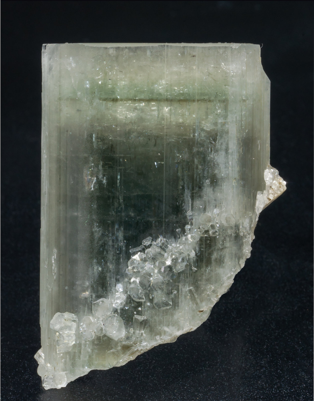 specimens/s_imagesAE6/Fluorapatite-MK96AE6f.jpg